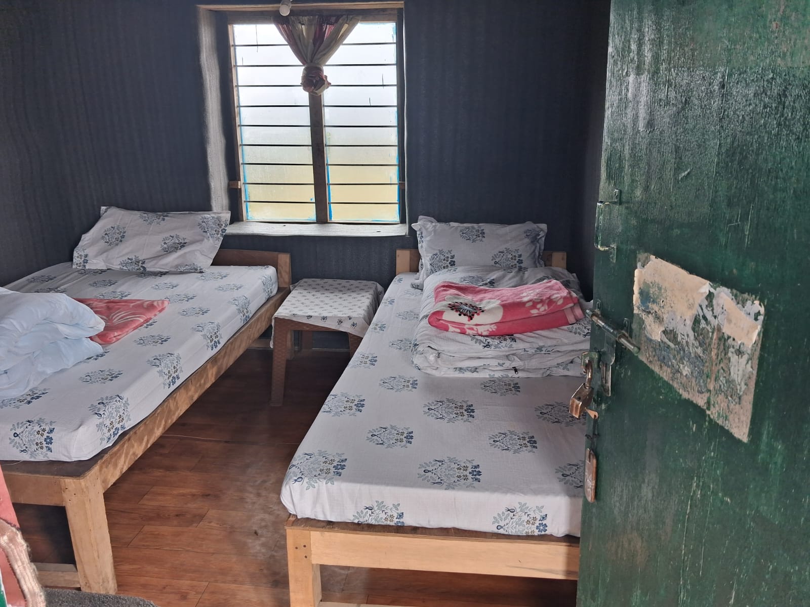 single bed room